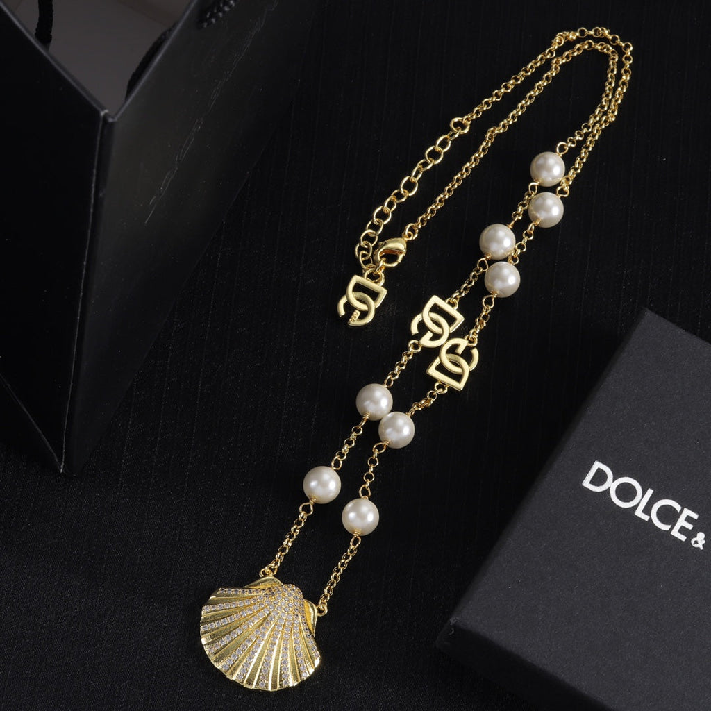 Dolce&Gabbana Shell Pearl Necklace